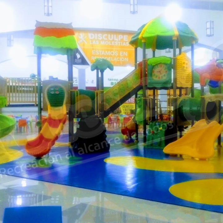 Piso-Sintetico-de-Interiores-en-Plaza-Comercial-02