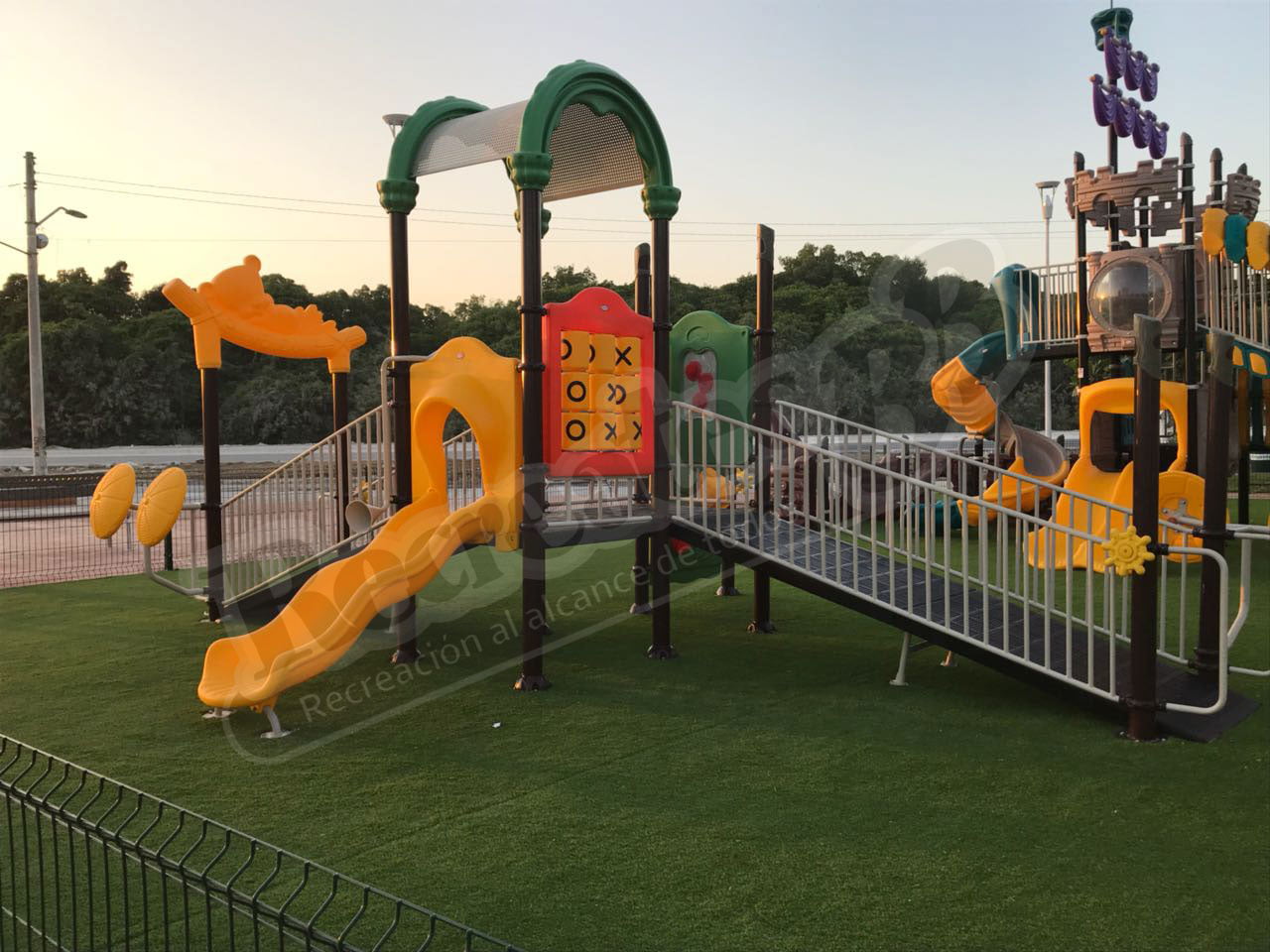 Instalación de un Juego Infantil Recreatec BB RIBB-2Ti104 en Campeche - Imagen 02
