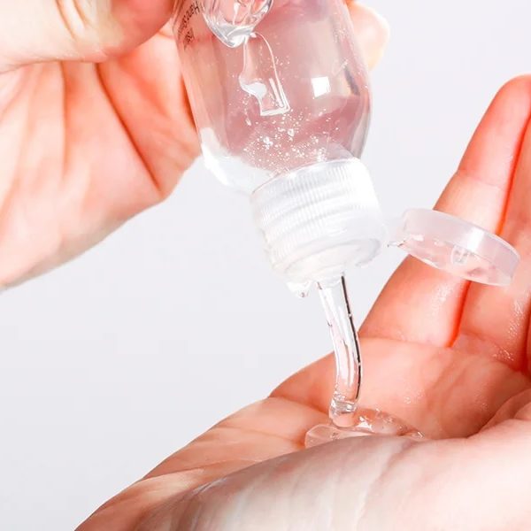 Imagen aplicacion de gel antibacterial