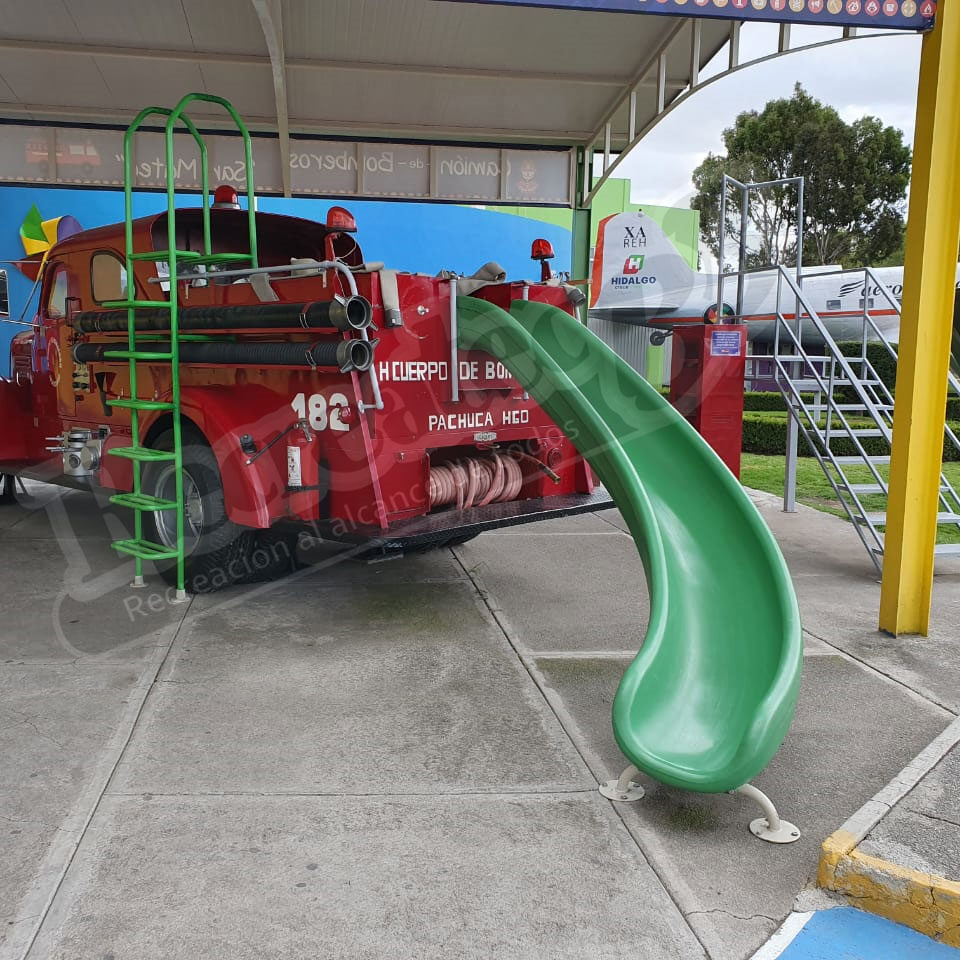 IMG Adaptación de Resbaladilla y Escalera Vertical a camión de bomberos