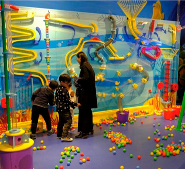 Imagen del Muro Multifuncional del Wonderland Play Center