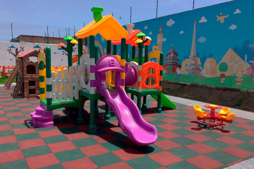 Imagen de ideas para un parque infantil lleno de color