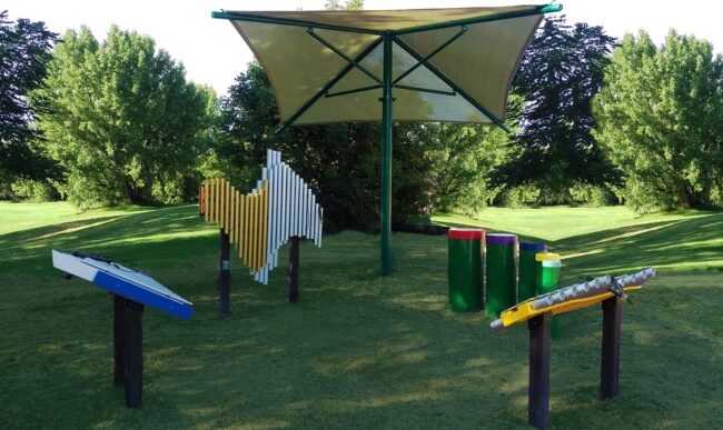 Los instrumentos musicales para la tercera edad en parques públicos Imagen de Los instrumentos musicales para la tercera edad en parques públicos