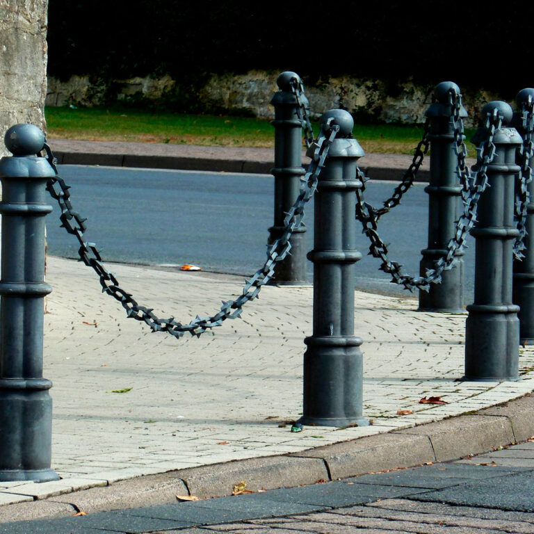 Imagen de Los bolardos hacen el camino más seguro