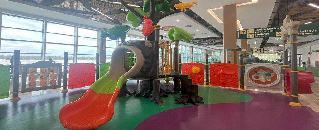 Juego Infantil en Aeropuerto Tulum Imagen de Juego Infantil en Aeropuerto Tulum