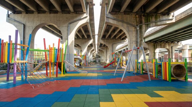 Bajo puentes como escenarios recreativos y deportivos Imagen de Bajo puentes como escenarios recreativos y deportivos