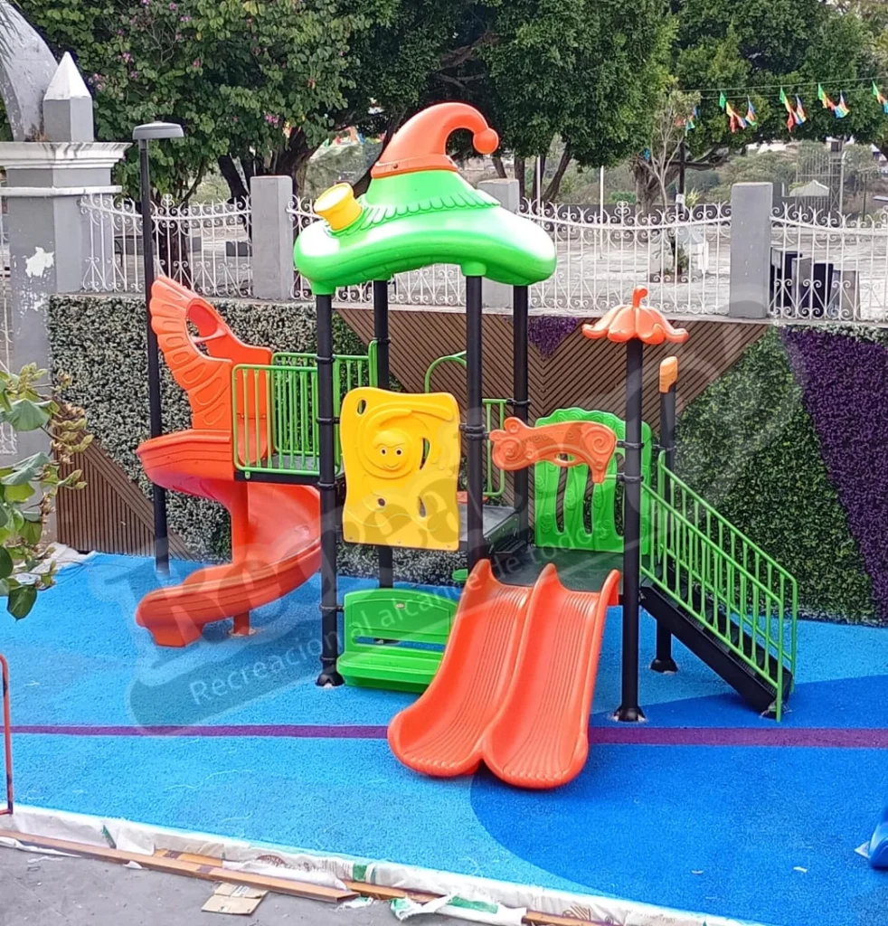 Instalación del Juego Temático RIBB-2T1002 para Exteriores con Superficie Vaciada en Sitio