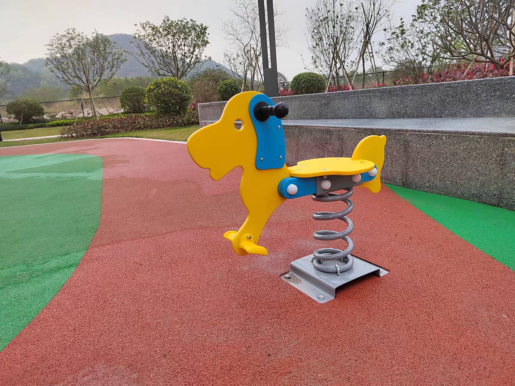 Foto del Montable de Resorte Perro HDPE RIBB-3i756